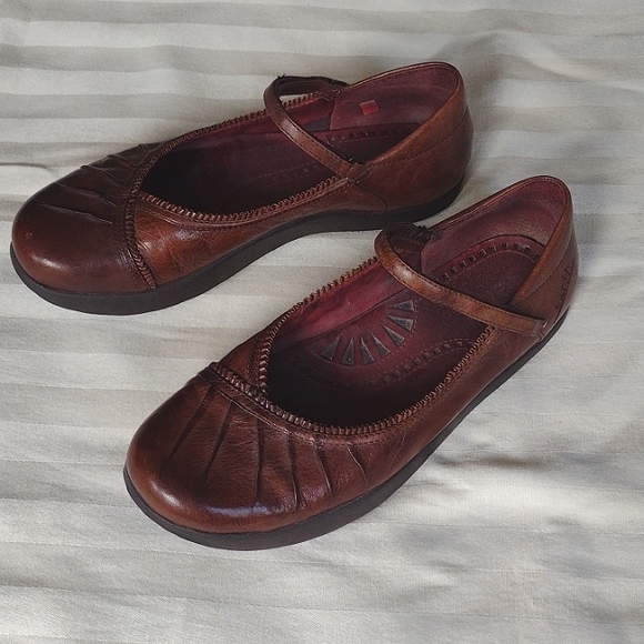 earth mary jane shoes